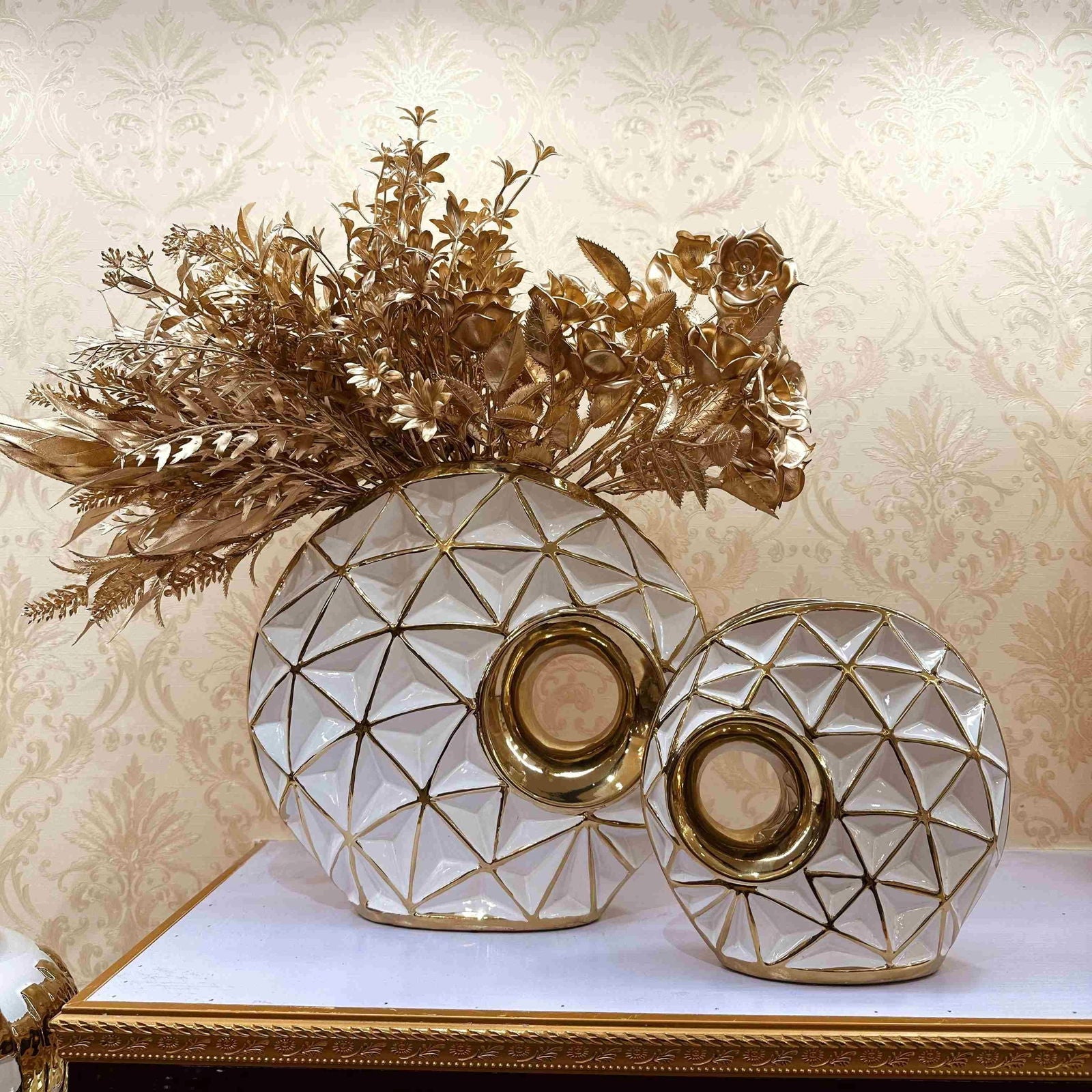 Luxurious 1pc Golden Ceramic Vase - Graceland Home and Living -